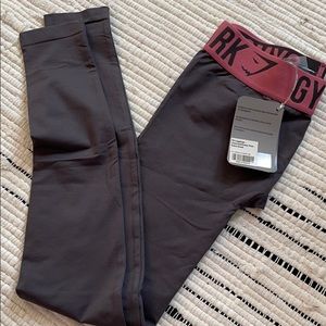 Gym shark leggings